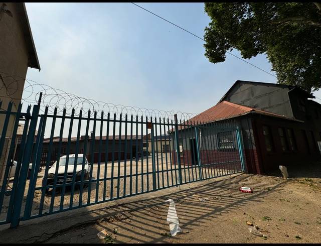3,110M² WAREHOUSE TO LET IN INDUSTRIA WEST